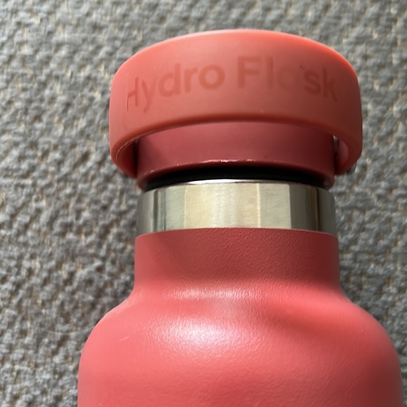 Hydro Flask - 18oz. - Picture 4 of 6